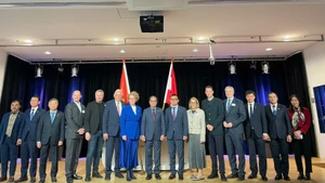 Delegados en el foro. 
