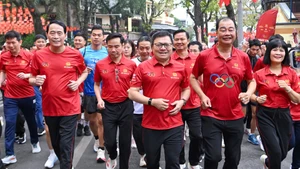 [Foto] Nutrida participación en el Día de la Carrera Olímpica 2026 en Hanói