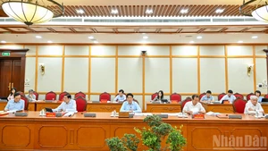  [Foto] Buró Político se reúne con Juntas Permanentes de Comités del Partido de Phu Tho y Dong Nai