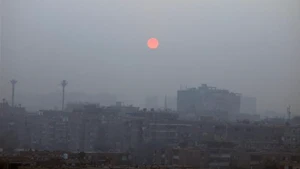 El smog contaminante cubre el cielo en El Cairo, Egipto, el 8 de enero de 2022. (Foto: Xinhua/VNA)