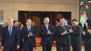 El secretario general del PCV, To Lam, y los dirigentes del Partido y del Estado asisten a la ceremonia conmemorativa por el 80º aniversario del Día Tradicional de la Inspección de Vietnam.