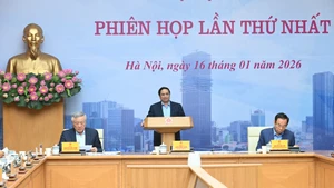 El primer ministro Pham Minh Chinh interviene en la primera reunión del Comité Directivo del Centro Financiero Internacional de Vietnam.