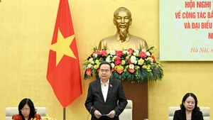 El presidente de la AN y titular del Consejo Electoral Nacional, Tran Thanh Man, pronuncia el discurso de clausura de la conferencia. (Foto: Duy Linh)