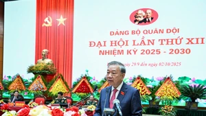 El secretario general del Partido Comunista de Vietnam y secretario de la Comisión Militar Central, To Lam, habla en la cita. (Foto: Nhan Dan)