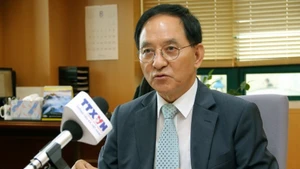 El profesor Lee Jai Hee, presidente de la Escuela Internacional de Posgrado en Educación de Idiomas (IGSE) en Seúl, en la entrevista. (Foto: VNA)