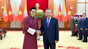 [Foto] Líder partidista de Vietnam recibe a rey de Bután