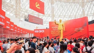 Cientos de miles de personas visitaron el Centro de Exposiciones de Vietnam, en Hanói. (Foto: VNA)