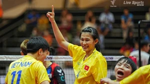 La selección femenina de sepak takraw de Vietnam se proclamó campeona tras una emocionante victoria por 2-1 contra la anfitriona Tailandia (Foto: VNA)