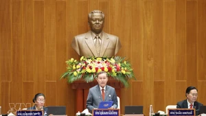 La Asamblea Nacional de Laos elige a principales dirigentes del país (Foto: VNA)