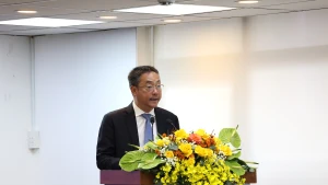 Pham Dut Diem, director del Servicio de Asuntos Exteriores de Ciudad Ho Chi Minh, habla en la cita. (Foto: https://tcdulichtphcm.vn/)