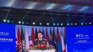 El ministro de Defensa de Vietnam, general Phan Van Giang, interviene en la cita (Foto: Nhan Dan)