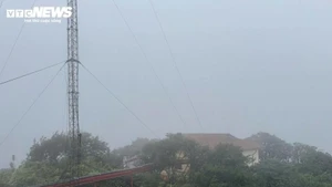 Estación transmisora en el pico Phia Oac (Foto: vtcnews)