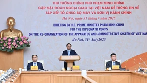 El primer ministro Pham Minh Chinh habla en la reunión. (Foto: Nhan Dan)