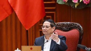 [Foto] Premier vietnamita preside reunión de Junta Permanente del Comité partidista del Gobierno sobre Ley de Planificación