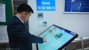 Implementación piloto del modelo de paso fronterizo inteligente en el Puesto Fronterizo Internacional por Carretera Nº II de Kim Thanh, en la provincia de Lao Cai. (Foto: VNA)