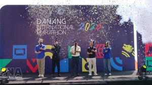 El Maratón Internacional de Da Nang 2026 atrae a casi nueve mil corredores. (Foto: VNA)