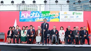 El cónsul general de Vietnam en Osaka, Ngo Trinh Ha, interviene en la cita.