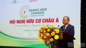El presidente de la Asociación de Agricultura Orgánica de Vietnam, Ha Phuc Mich, pronuncia el discurso inaugural.