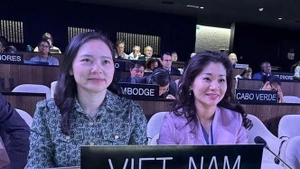 La embajadora Nguyen Thi Van Anh, jefa de la delegación permanente de Vietnam ante la UNESCO, y Nguyen Phuong Hoa, directora del Departamento de Cooperación Internacional del Ministerio de Cultura, Deportes y Turismo, en el evento. (Foto: VNA)