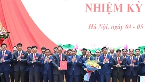 [Foto] Premier vietnamita asiste al primer Congreso del Partido del Ministerio de Construcción