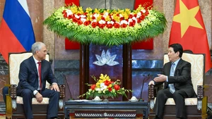El presidente de Vietnam, Luong Cuong (derecha), se reúne con el titular de la Duma Estatal de Rusia, Vyacheslav Volodin. (Foto: Nhan Dan)