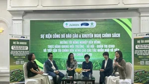Participantes en el evento del 20 de marzo en el que se presentó un informe que insta a brindar un mayor apoyo político para fomentar la agricultura sostenible en Vietnam (Foto: VNA).