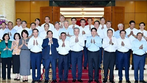 [Foto] Dirigente vietnamita preside reunión de Buró Político con Junta Permanente de Comité partidista de órganos centrales del Partido