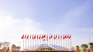 [Foto] Líder partidista vietnamita asiste a ceremonia de inauguración y colocación de la primera piedra de 250 obras con motivo del Día Nacional