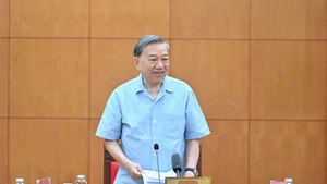 El secretario general del Partido Comunista de Vietnam, To Lam, interviene en la reunión. (Foto: Nhan Dan)