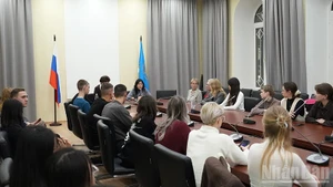 Docentes y estudiantes rusos y vietnamitas asisten a la reunión anual del Club del idioma vietnamita de la MGLU. (Foto: Xuan Hung)