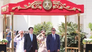 Ceremonia de bienvenida al presidente vietnamita Luong Cuong (izquierda) en Egipto. (Foto: VNA)