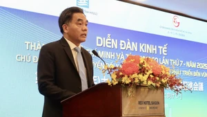 Nguyen Loc Ha, vicepresidente del Comité Popular de Ciudad Ho Chi Minh, interviene en la cita (Foto: VNA)