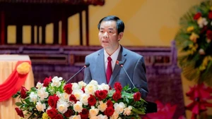 Nguyen Van Phuong, subsecretario del Comité partidista de la ciudad de Hue en el mandato anterior y presidente del Comité Popular municipal, fue reelegido como nuevo secretario. (Foto: Nhan Dan)