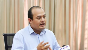 El experto en geopolítica y seguridad internacional Thong Mengdavid, del IISPP, responde a las preguntas de la Agencia Vietnamita de Noticias (Foto: VNA)