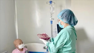 El Hospital Central de Hue anunció el 8 de septiembre que realizó de forma exitosa del primer trasplante alogénico de médula ósea (Foto: VNA)