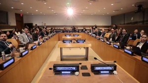 Delegados en el evento “El camino a Hanói: Ceremonia de apertura de la firma de la Convención de las Naciones Unidas contra el Cibercrimen - Honrar el multilateralismo por un futuro digital seguro”, el 22 de septiembre de 2025 (hora local). (Foto: VNA)