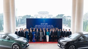 En el acto de firma. (Foto: VinFast)