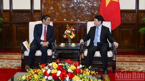 [Foto] Presidente de Vietnam recibe a embajador japonés en Hanói