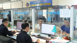 En una oficina de aduanas en el Puerto internacional de Huu Nghi en la provincia de Lang Son (Foto: VNA)