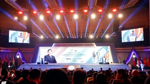 [Foto] Líder legislativo vietnamita asiste a ceremonia inaugural de la AIPA-46 