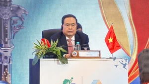El presidente de la Asamblea Nacional de Vietnam, Tran Thanh Man, en el evento 