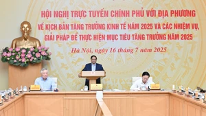 [Foto] Premier vietnamita preside conferencia entre Gobierno y localidades sobre crecimiento económico