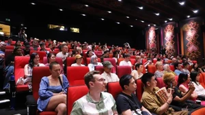 El festival atrae a un público amplio de todas las edades (Foto: VNA)
