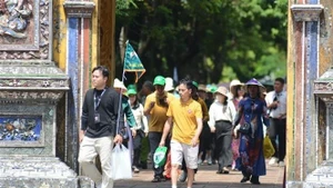 Turistas en la Ciudadela Imperial de Hue (Foto: VNA)