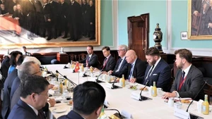 En la reunión entre la delegación vietnamita y el presidente del Parlamento danés, Søren Gade (Foto: VNA)