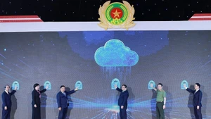 El primer ministro de Vietnam, Pham Minh Chinh, y los delegados inauguran el Centro Nacional de Datos No. 1 (Foto: VNA)