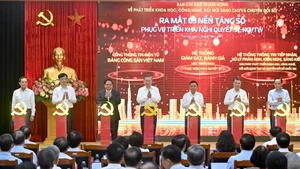 [Foto] Líder partidista vietnamita asiste a lanzamiento de tres plataformas digitales para implementación de Resolución 57-NQ/TW