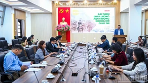 Nhan Dan celebra diálogo sobre soluciones para mejorar calidad de aire urbano