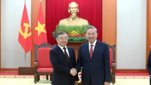 [Foto] Líder partidista vietnamita recibe a jefe de su Departamento de Propaganda del Partido Comunista de China