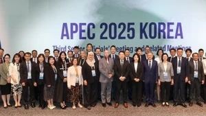 Representantes de la Aduana de Vietnam y delegados en la segunda reunión del subcomité de asuntos aduaneros en el marco de la cooperación APEC 2025. (Foto: Administración General de Aduanas de Vietnam)